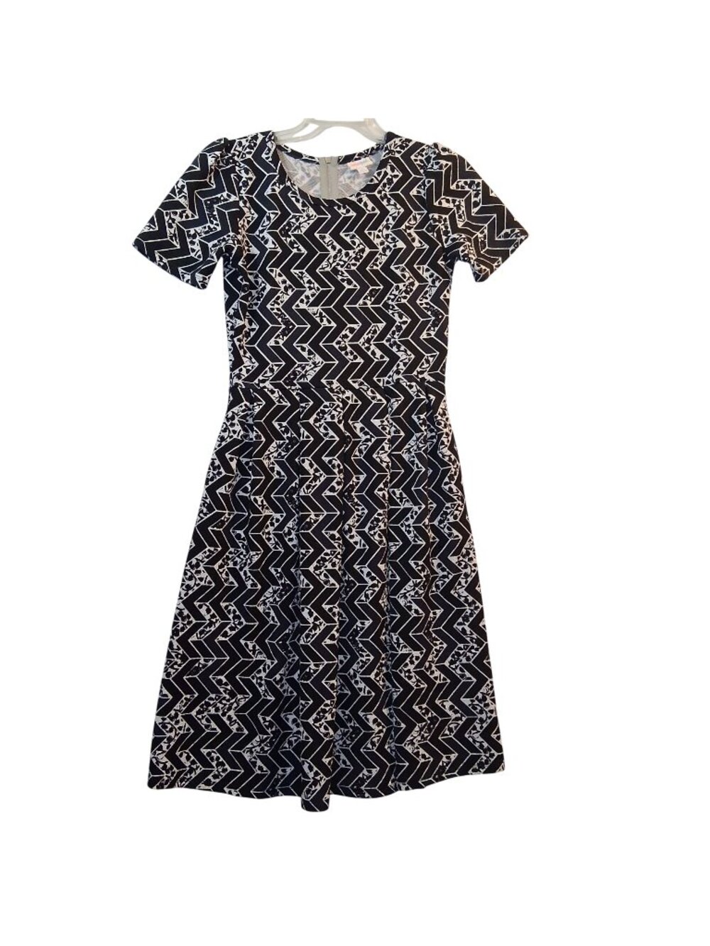 LuLaRoe Black & White Chevron Short Sleeve Dress Size Large